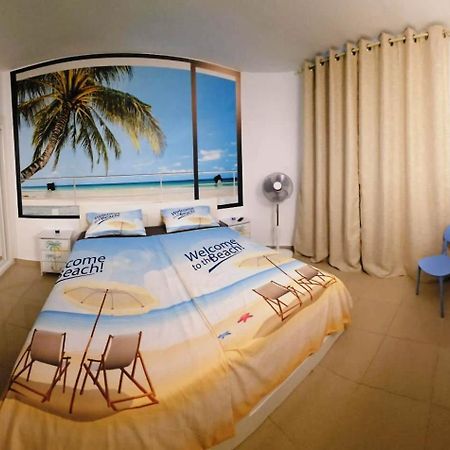 Blue Bay Paradise - Beach Front Apartment With Sea View Плайя-Парайсо Екстер'єр фото